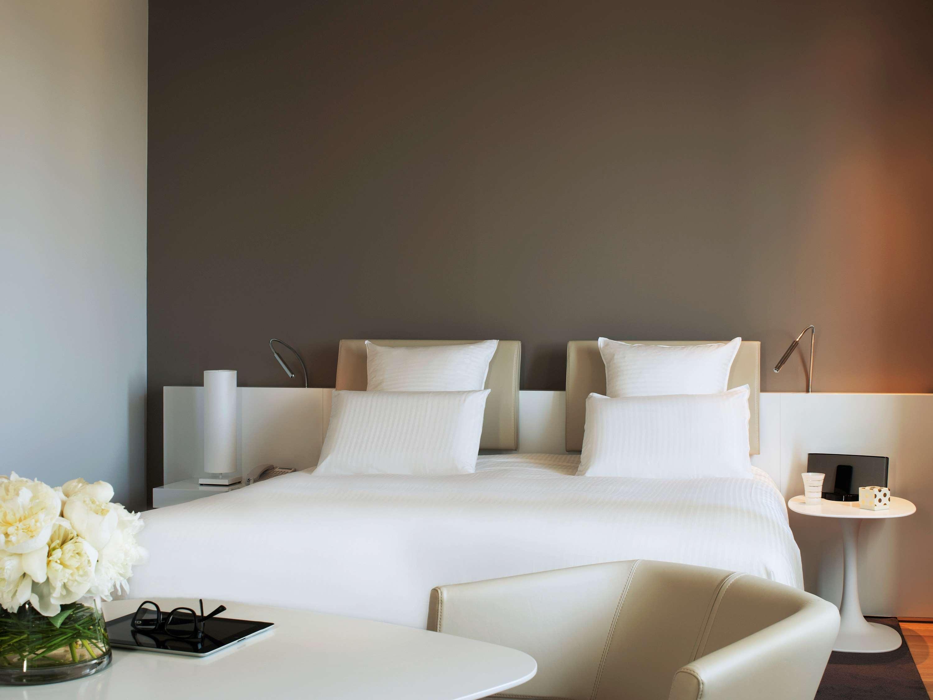 Pullman Brussels Centre Midi Hotel Exterior photo