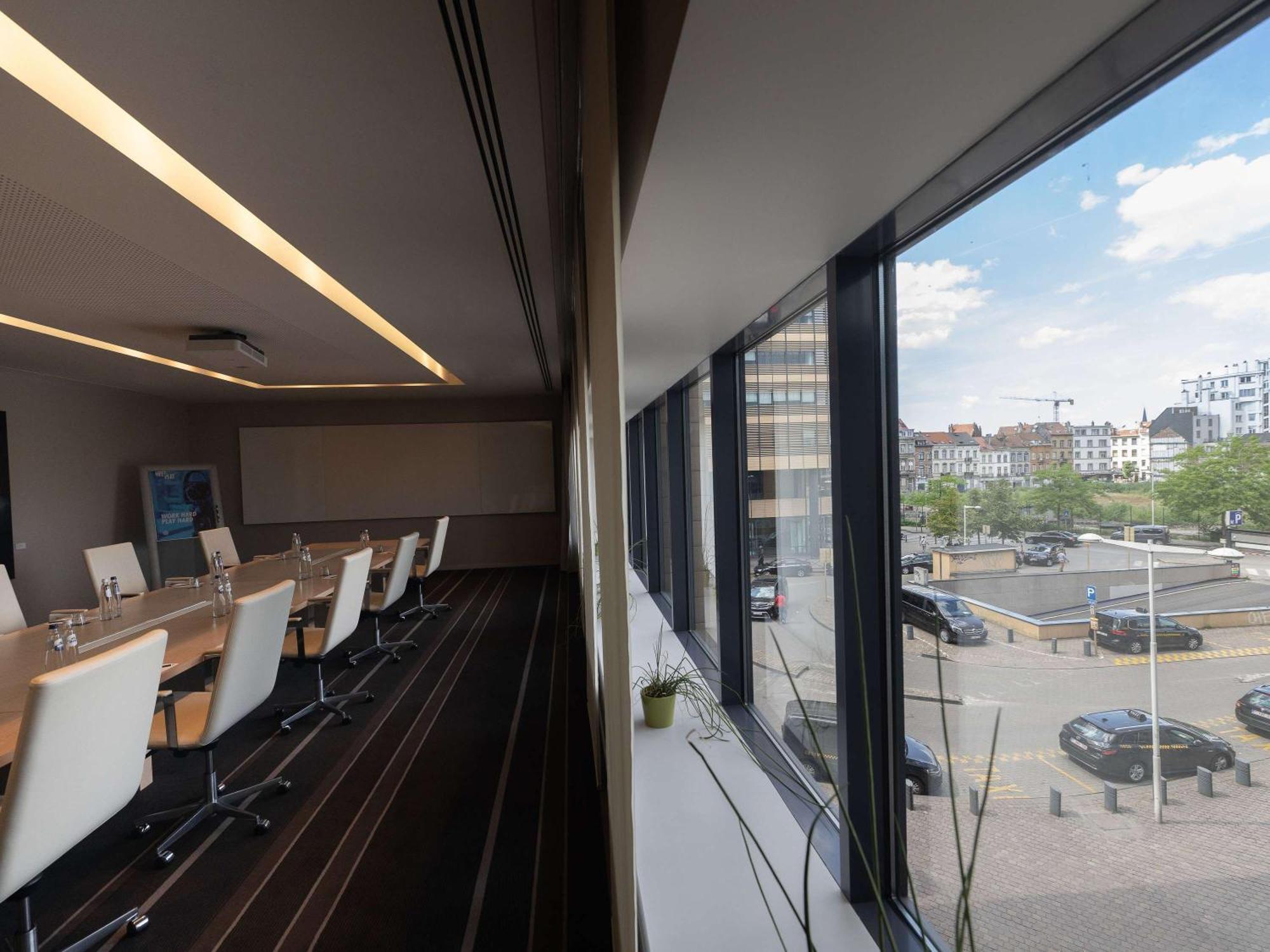 Pullman Brussels Centre Midi Hotel Exterior photo